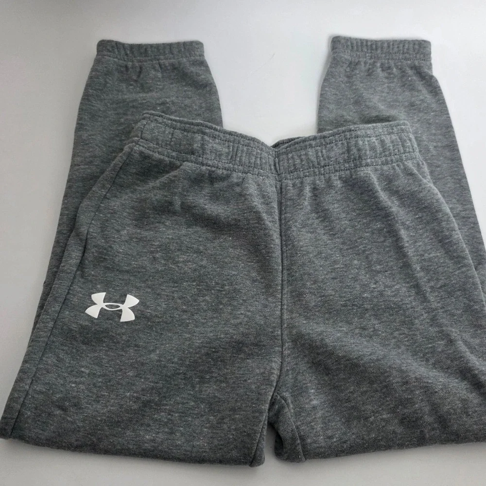 Under Armour Boys 2 Piece Set Black Long Sleeve Tee Grey Joggers Size 5 NWT